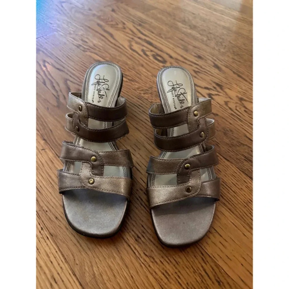 Life Stride Sandals Women's Size 7.5 Antique Bronze - Picture 1 of 7